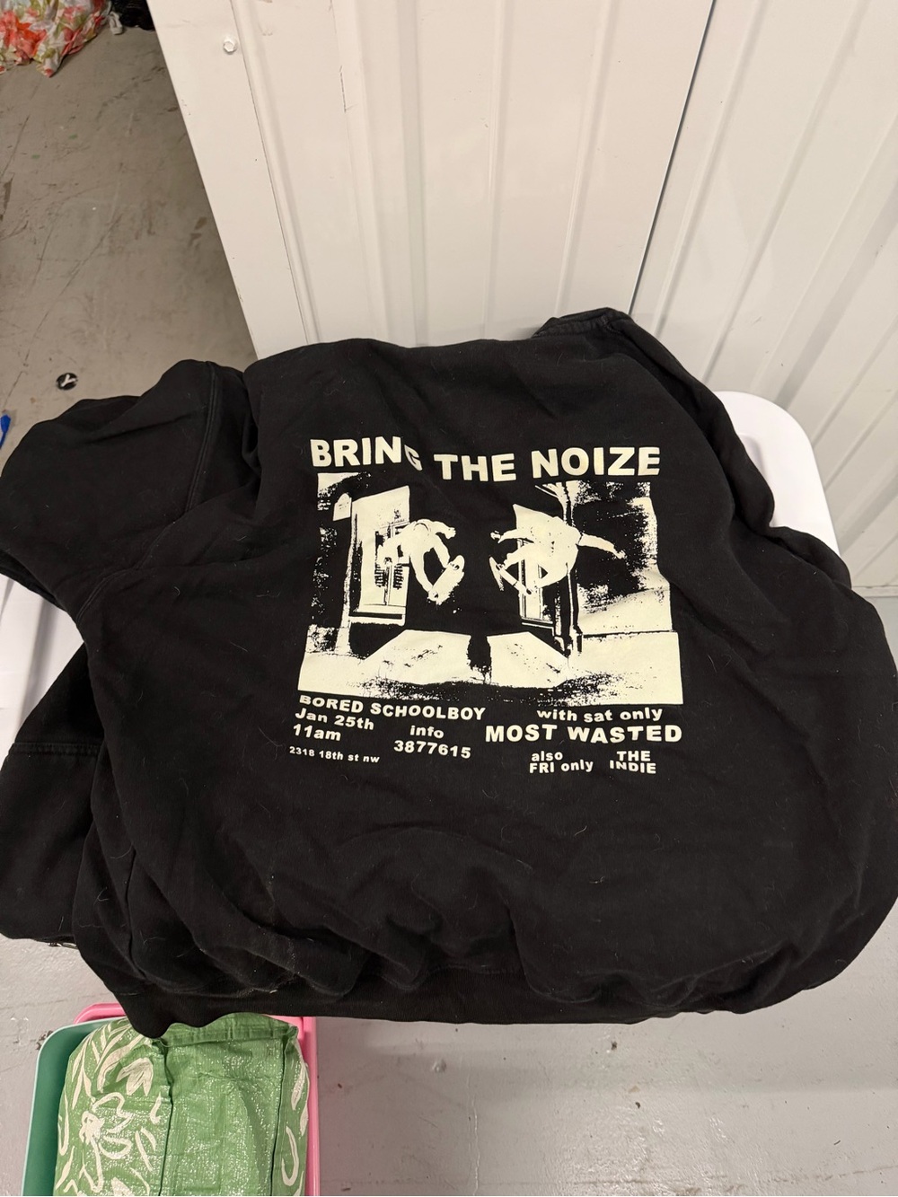 PacSun Black Pullover Sweatshirt with Beige Graphic